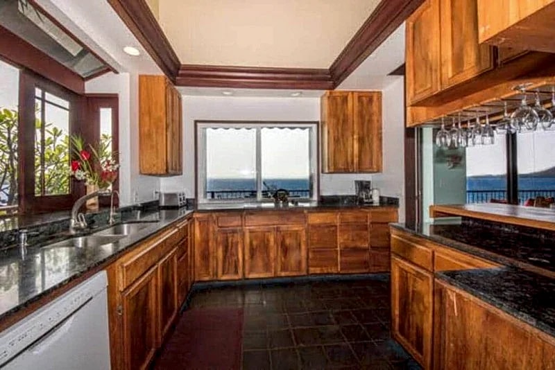 Oceanfront 4 BR for 12! Weddings/Receptions! Captain Cook Rentals in Captain Cook, Hawaii, United States — photo 5