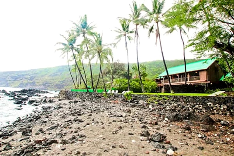 Beautiful Captain Cook 4 Br For 11 Beachfront Vacation Home! in Captain Cook, Hawaii, United States — photo 2