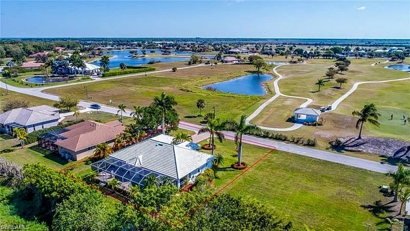 Gorgeous Executive Pool & Spa Home in Golf Course Gated Community ! in Naples, Florida, United States — photo 2