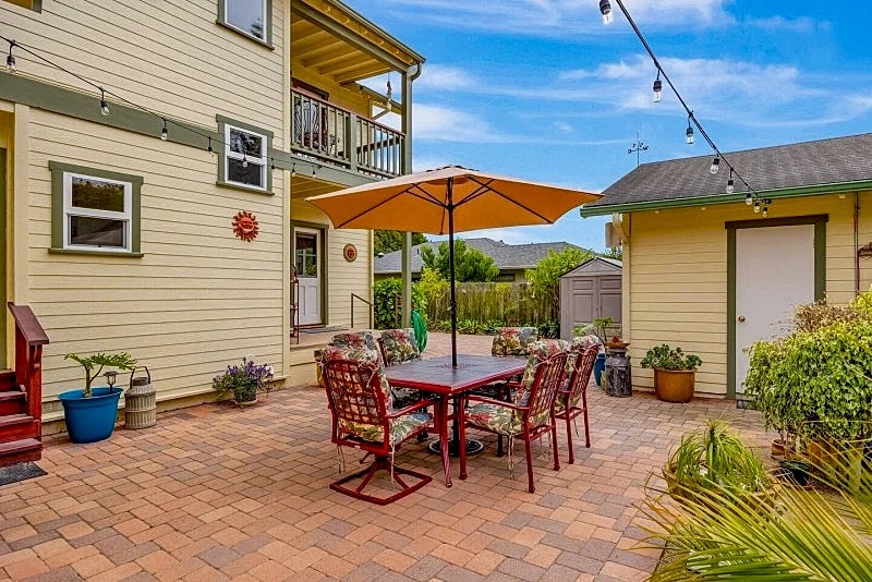 SoCal paradise with backyard garden, patio & ocean-view balcony in Santa Barbara, California, United States — photo 2