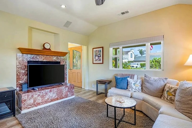 SoCal paradise with backyard garden, patio & ocean-view balcony in Santa Barbara, California, United States — photo 5