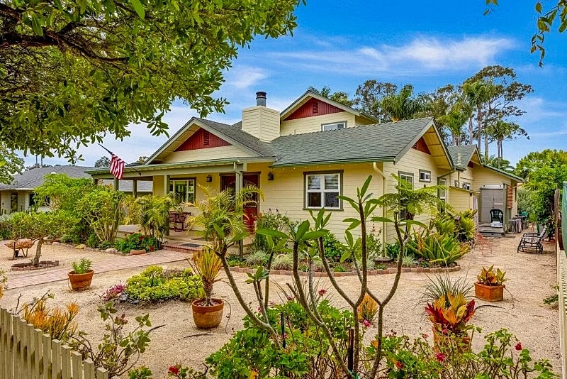 SoCal paradise with backyard garden, patio & ocean-view balcony in Santa Barbara, California, United States — photo 4