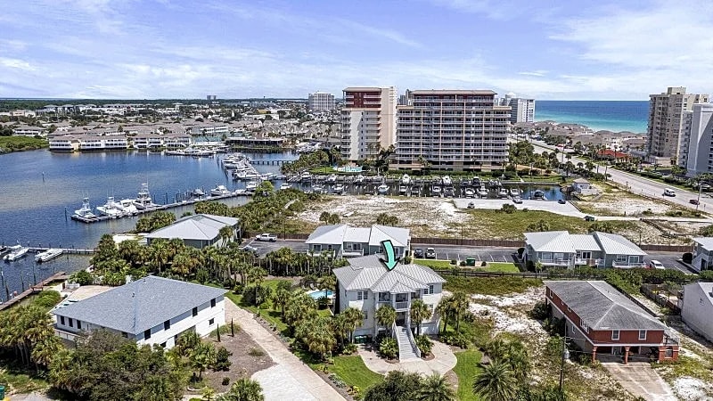 Castaway Castle | Beach & Harbor View | Htd Pool | Private Beach | Games in Destin, Florida, United States — photo 3