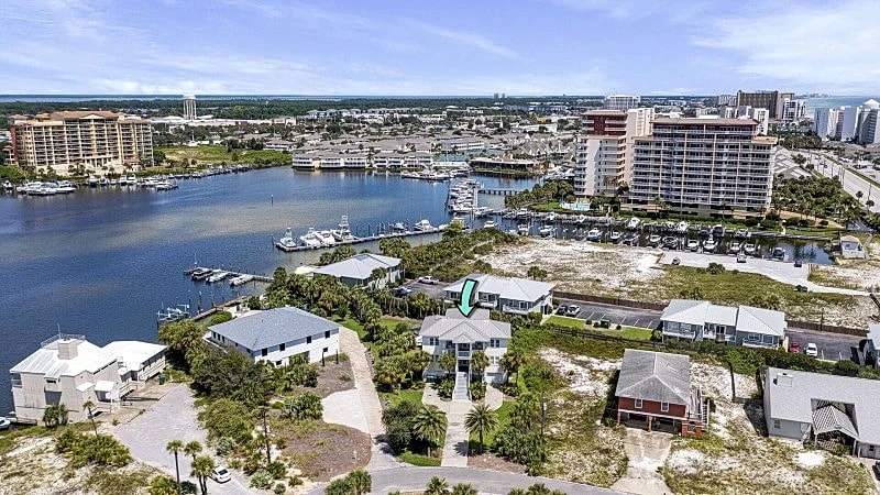 Castaway Castle | Beach & Harbor View | Htd Pool | Private Beach | Games in Destin, Florida, United States — photo 4