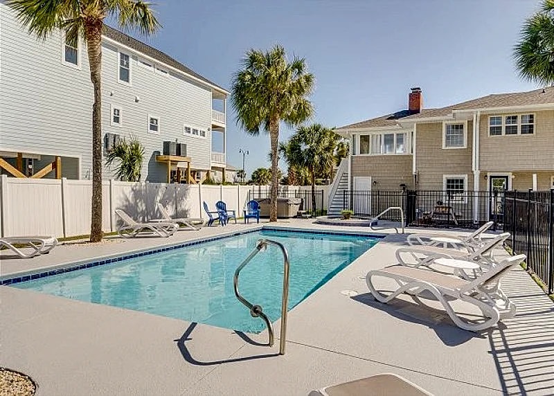 New Renovations!! Beach House with pool & hot tub + FREE DAILY ACTIVITIES!!! in North Myrtle Beach, South Carolina, United States — photo 5