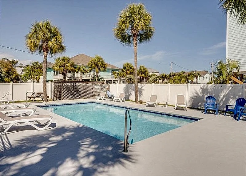 New Renovations!! Beach House with pool & hot tub + FREE DAILY ACTIVITIES!!! in North Myrtle Beach, South Carolina, United States — photo 2