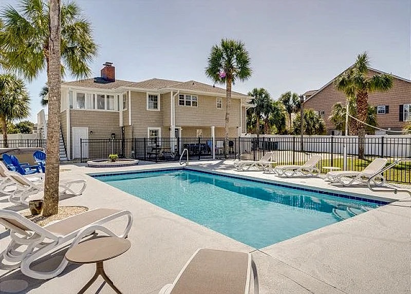 New Renovations!! Beach House with pool & hot tub + FREE DAILY ACTIVITIES!!! in North Myrtle Beach, South Carolina, United States — photo 3
