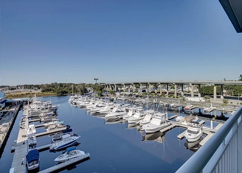 Condo overlooking marina + FREE DAILY ACTIVITIES! in North Myrtle Beach, South Carolina, United States — photo 4