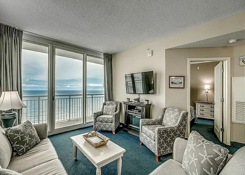 Oceanfront, corner end unit at a great resort + FREE DAILY ACTIVITIES!