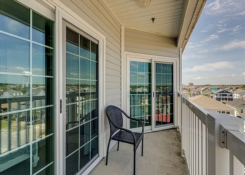 Spacious 2 story condo at Pier Watch II + FREE DAILY ACTIVITIES! in North Myrtle Beach, South Carolina, United States — photo 4