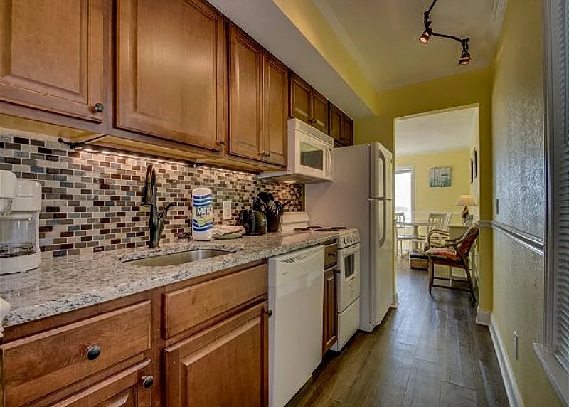 Newly renovated, 3rd floor, oceanfront condo + FREE DAILY ACTIVITIES in North Myrtle Beach, South Carolina, United States — photo 4