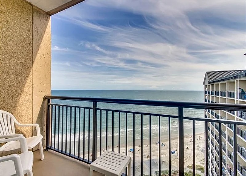 Oceanfront Penthouse Condo + FREE DAILY ACTIVITIES!!! in North Myrtle Beach, South Carolina, United States — photo 5