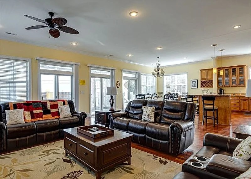 LUXURIOUS private beach house with private pool + FREE DAILY ACTIVITIES! in North Myrtle Beach, South Carolina, United States — photo 5