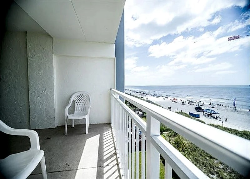 Oceanfront Condo with indoor pool + FREE DAILY ACTIVITIES! in North Myrtle Beach, South Carolina, United States — photo 4