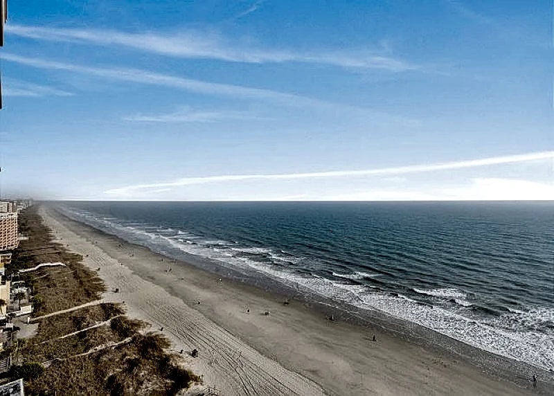 Luxury oceanfront condo - Indoor/Outdoor pools + FREE DAILY ACTIVITIES! in North Myrtle Beach, South Carolina, United States — photo 4