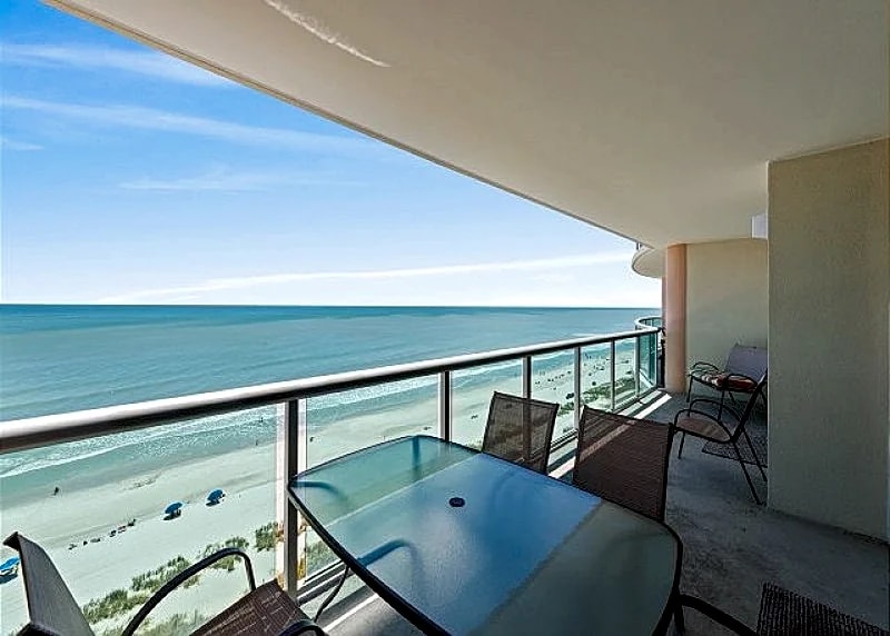 Beautifully remodeled, oceanfront condo + FREE DAILY ACTIVITIES!!! in North Myrtle Beach, South Carolina, United States — photo 4
