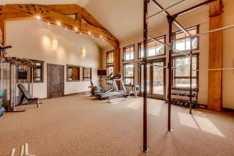 Red Tail on the River - Private Hot Tub - River - Clubhouse w/gym, seasonal pool, sauna - Luxury in McCall, Idaho, United States — photo 2