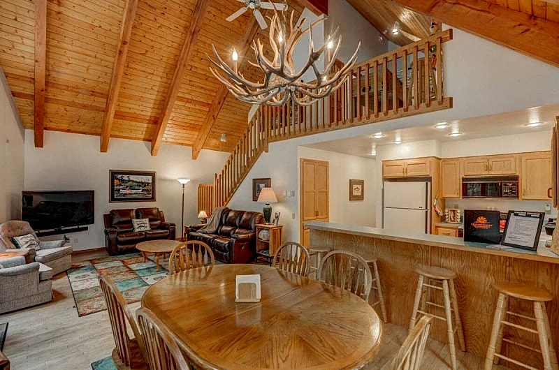 4Bd - Game rm - Walk to Beach & Parks - walk to free McCall transport - Huckleberry Hytte in McCall, Idaho, United States — photo 3