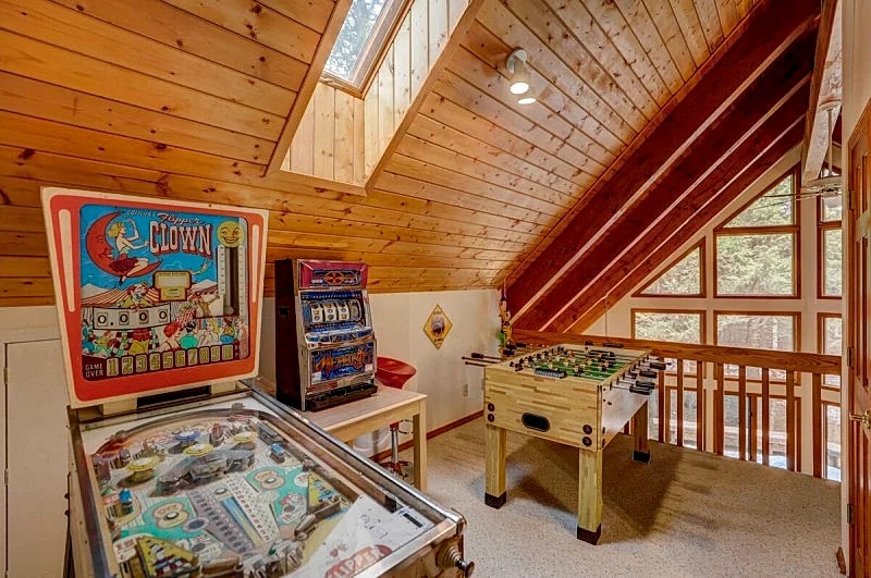 4Bd - Game rm - Walk to Beach & Parks - walk to free McCall transport - Huckleberry Hytte in McCall, Idaho, United States — photo 2