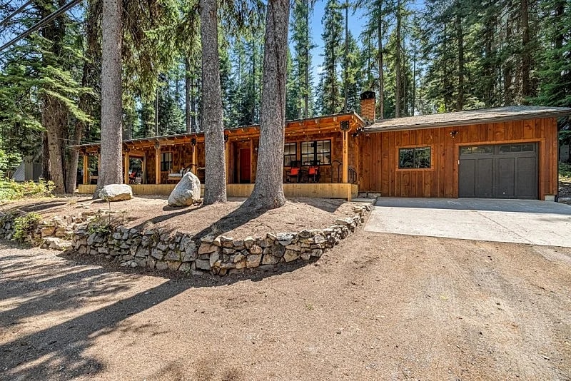 Rustic Retreat - Near downtown, parks & hospital - Hot tub - 5 bd