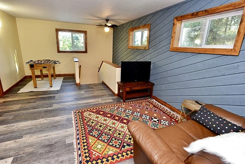 Bearadise - Pet friendly - Walk to Downtown McCall - Hot Tub - WiFi - Sleeps 10 in McCall, Idaho, United States — photo 3