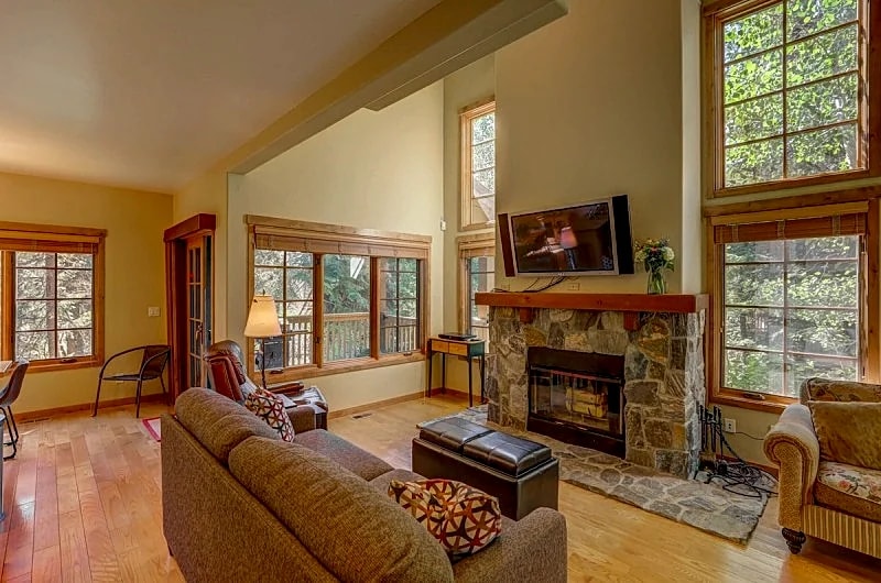 Tamarack Ski Resort Townhome - Elegant couple's retreat - Path to chairlift - Golf in McCall, Idaho, United States — photo 3