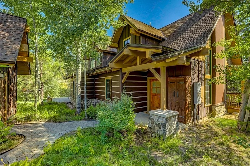 Tamarack Ski Resort Townhome - Elegant couple's retreat - Path to chairlift - Golf in McCall, Idaho, United States — photo 2