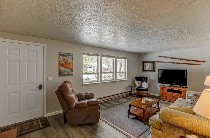New - Dobby's Place - Fenced yard - Close to downtown - WiFi - Pet-friendly - Garage in McCall, Idaho, United States — photo 4