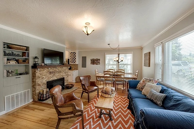 Park Street Cottage: Pet friendly w/ fire pit and hot tub, downtown, walk to Lake in McCall, Idaho, United States — photo 2