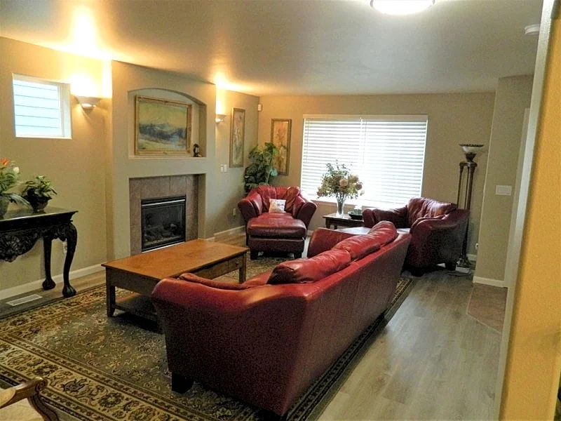 Upscale Puyallup Home ☆ Near Seattle, Tacoma, Puget Sound, Cascade Mountains in Puyallup, Washington, United States — photo 2