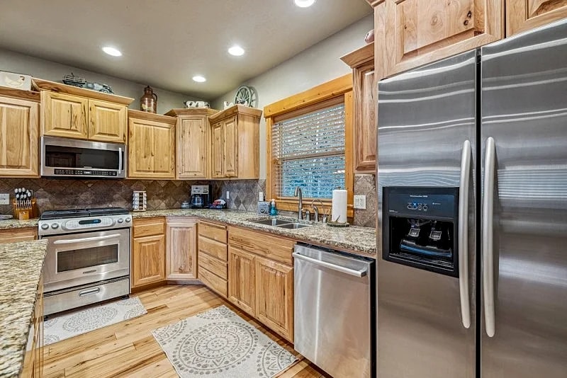 Lazy Bear - Game rm - Hot tub - Trailer parking - 3000 sq ft home - Rustic in McCall, Idaho, United States — photo 5