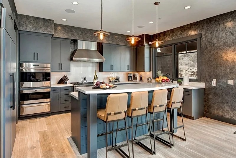 SPECTACULAR LUXURY SKI-IN / OUT HOME W/ SHUTTLE SVC. AMAZING SUMMER VIEWS. in Park City, Utah, United States — photo 3