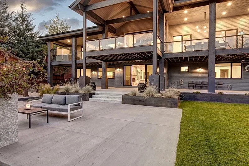 EXCEPTIONAL FAMILY HOME - CLOSE TO BOTH PC RESORT BASES in Park City, Utah, United States — photo 2