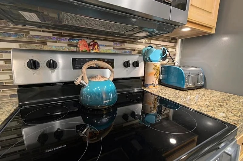 BEST Location in MCC- Steps to Pool 25-South-New Remodel in 2024--185 Gran Via in Palm Desert, California, United States — photo 5
