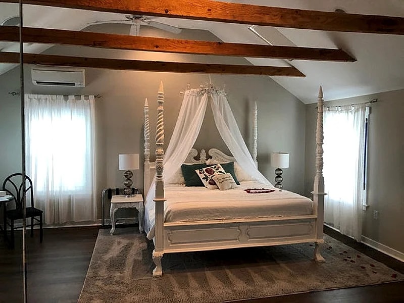 Honeymoon, Anniversary and Romantic Getaway Cottage in Lancaster, Pennsylvania, United States — photo 4