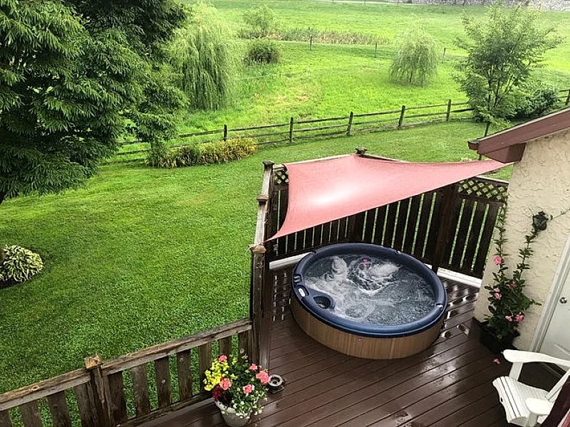 Honeymoon, Anniversary and Romantic Getaway Cottage in Lancaster, Pennsylvania, United States — photo 3