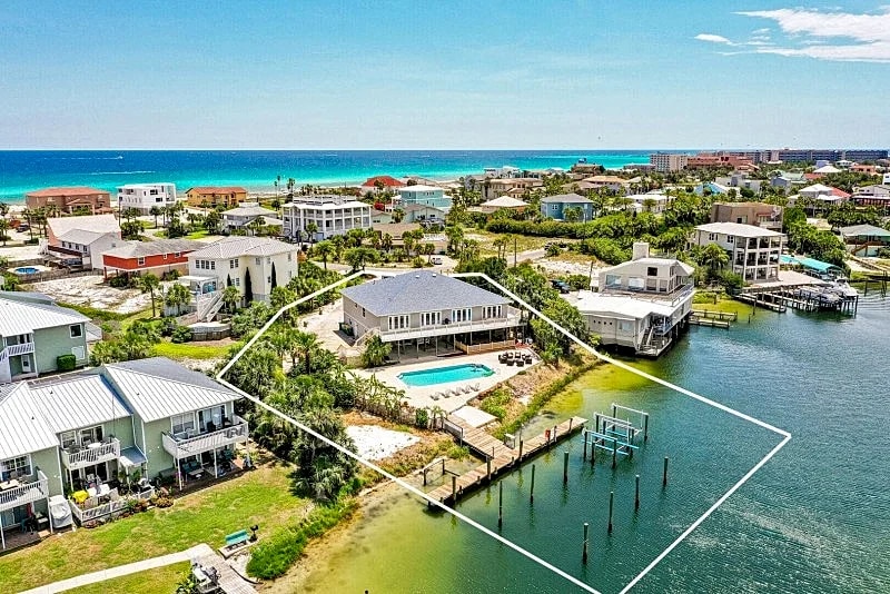 Navigators Nest | 6 Boat Slips | Waterfront Pool | Views!! | Game Room | 3 Kitchens in Destin, Florida, United States — photo 5