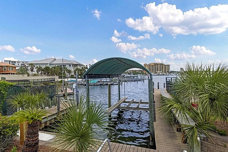Neptunes Nest | Oceanfront home with pool | Beach access | Fast WiFi in Destin, Florida, United States — photo 4
