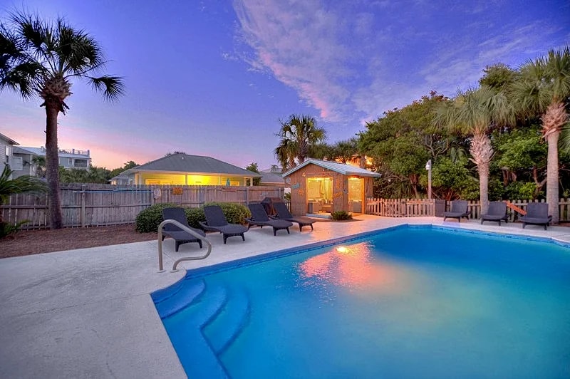 Salty Skipper | Beach Views | Heated Pool | Tiki Bar | 2 Kitchen & Living Area in Destin, Florida, United States — photo 3