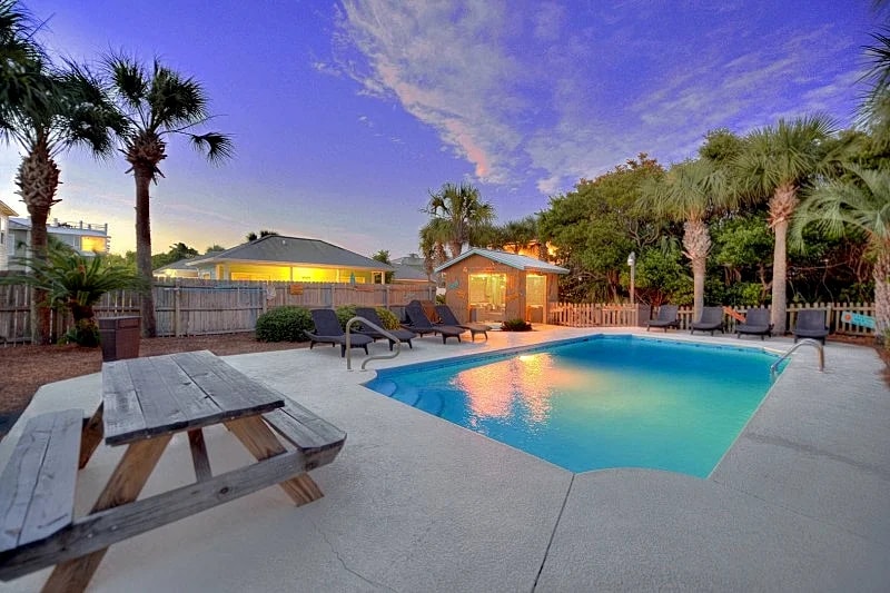 Salty Skipper | Beach Views | Heated Pool | Tiki Bar | 2 Kitchen & Living Area in Destin, Florida, United States — photo 4