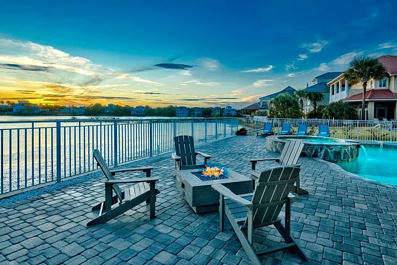 Sundancer | Waterfront Mansion | Hot Tub & Pool | Golf Cart | Putting Green in Destin, Florida, United States — photo 4