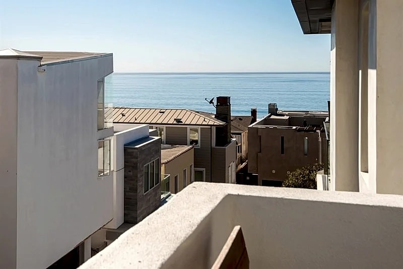 Experience Ultimate Beachside Living in Stunning Manhattan Beach Townhouse