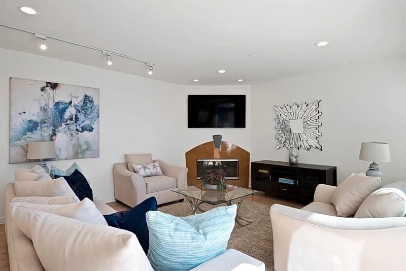 Experience Ultimate Beachside Living in Stunning Manhattan Beach Townhouse in Manhattan Beach, California, United States — photo 4