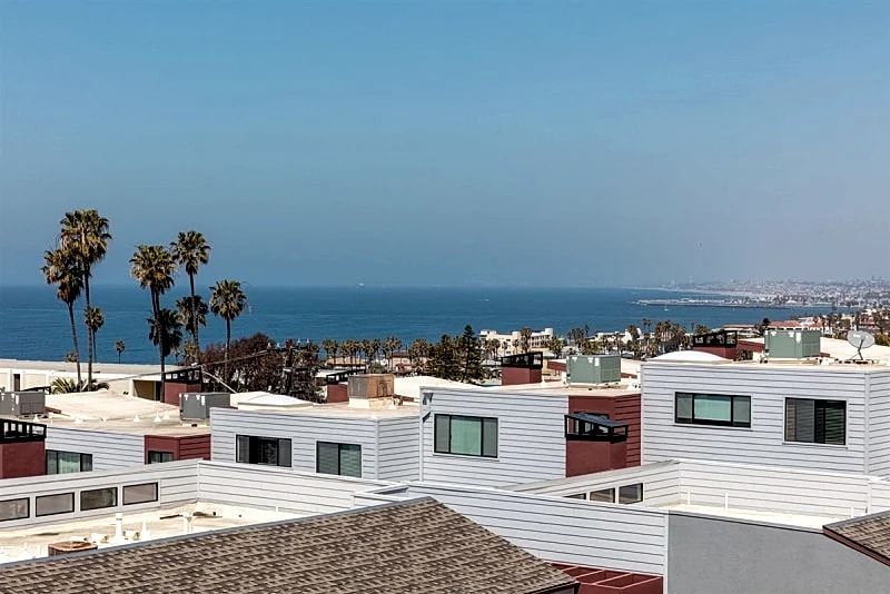 Elegant Ocean View Townhome in the Heart of Hollywood Riviera, Near Redondo Beach