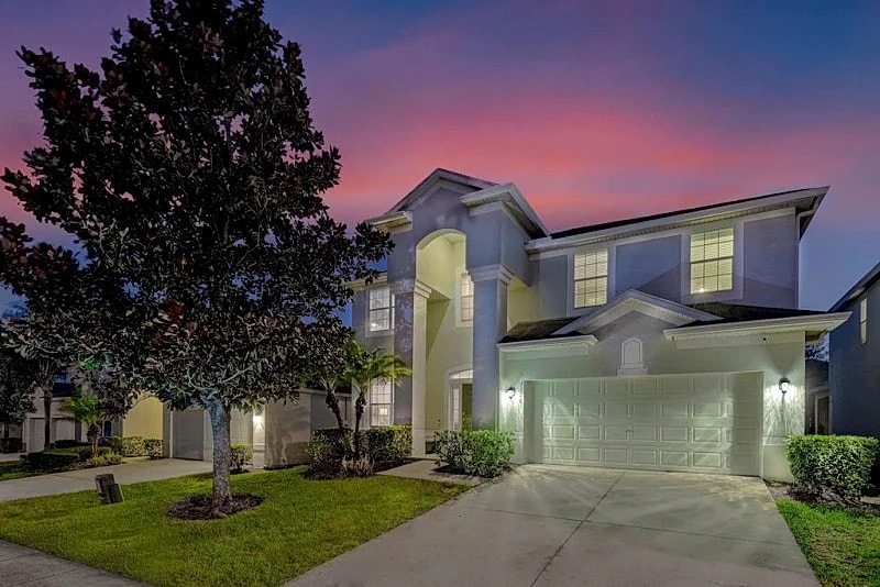 Welcome To Magnolia Blossom Villa! South Facing Pool in Prime Location