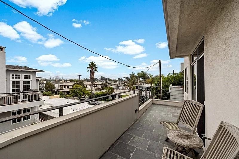 Coastal Elegance Just Steps from the Sand, Your Perfect Manhattan Beach Getaway in Manhattan Beach, California, United States — photo 3