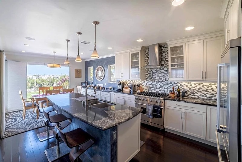 Manhattan Beach Hill Section Oasis, Ocean Views & Breathtaking Sunsets - SCVR