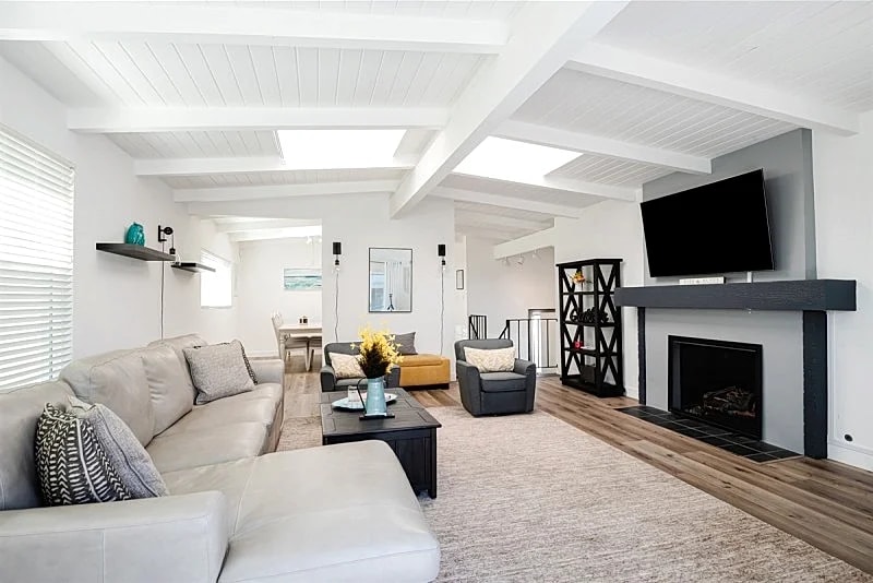 Charming 3-Bedroom Home Just Steps from Downtown Manhattan Beach - SCVR
