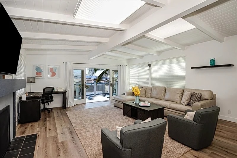 Charming 3-Bedroom Home Just Steps from Downtown Manhattan Beach - SCVR in Manhattan Beach, California, United States — photo 4