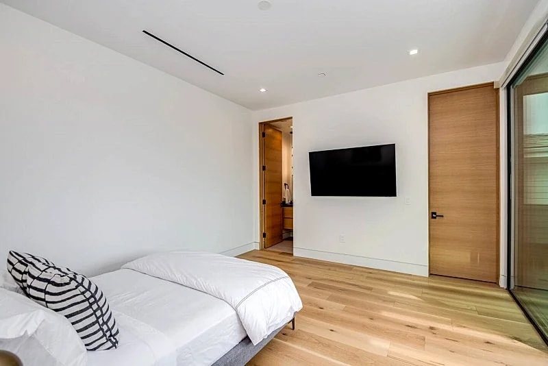 Ultra modern home w/pool/gym/basketb court/theatre in Los Angeles, California, United States — photo 5